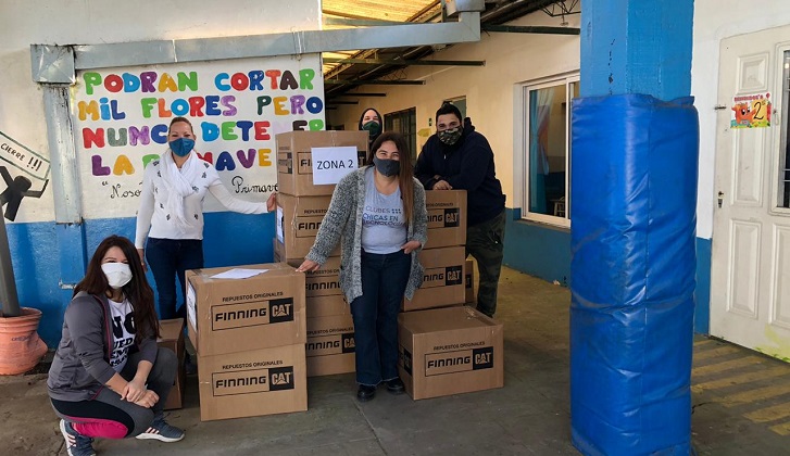 Finning entregó 80 computadores a “Chicas en Tecnología” de Argentina